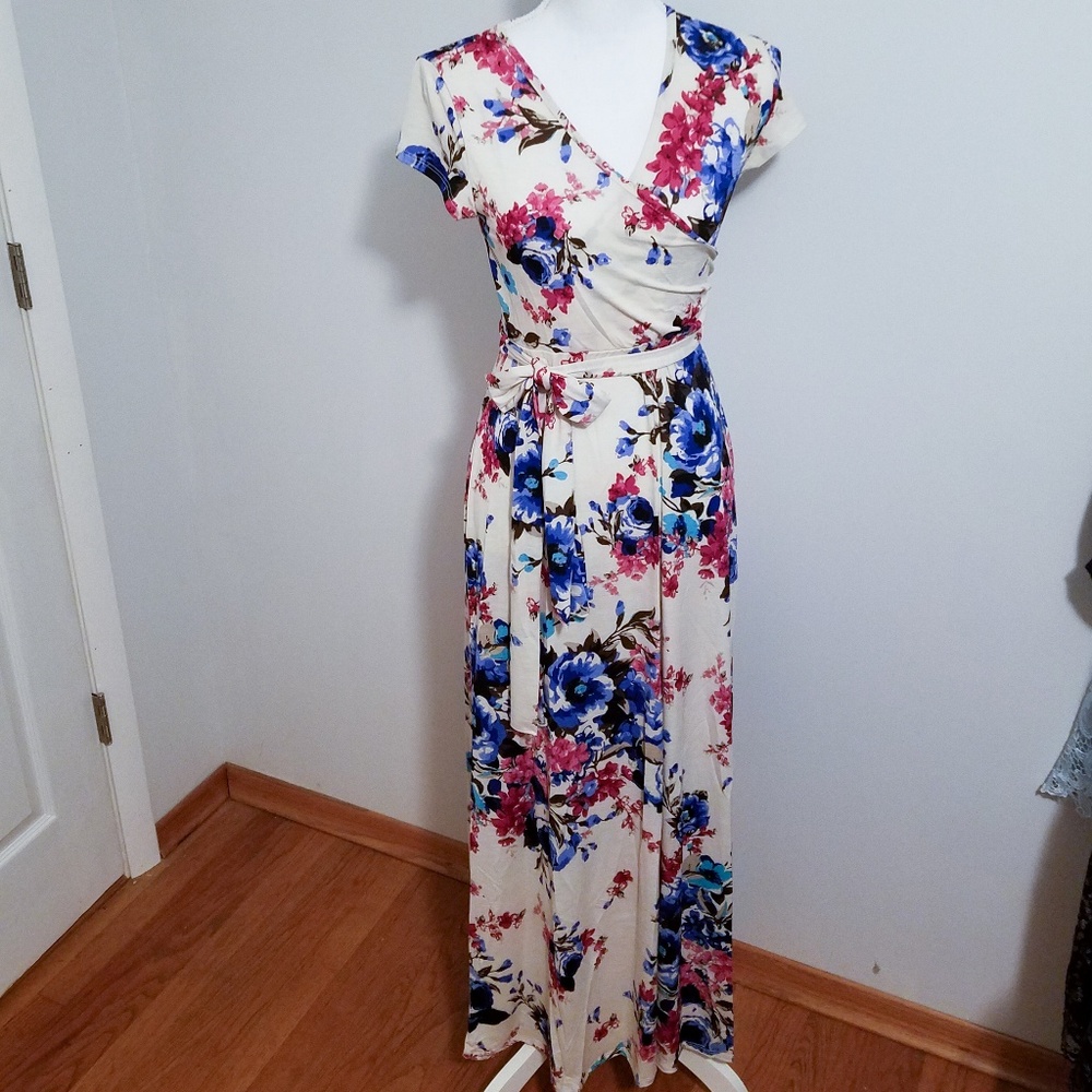 STUNNING Floral Maxi 💐